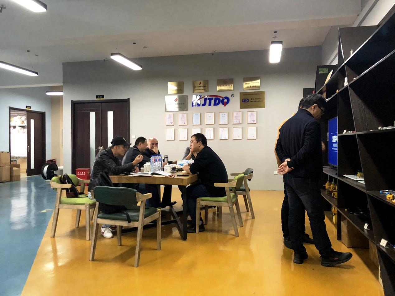 中船動力有限公司、鎮江市高新區商務局等領導一行蒞臨我司參觀考察